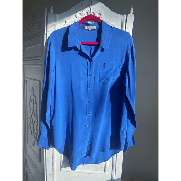 💙NWOT Vince Camuto 100%silk button down blue blouse - Picture 2 of 13